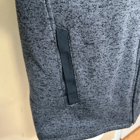 Greg Norman Mens (m-l) zipper sweater jacket. Has inside pockets. - Picture 3 of 9